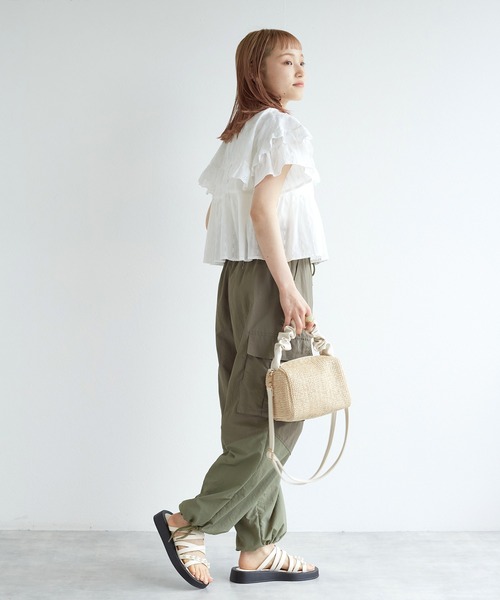 w closet（ダブルクローゼット）の「スタンドカラーコットンフリルブラウス（シャツ/ブラウス・レディース・オフホワイト/ミント/ブラック/オレンジ・FREE）」の13枚目の写真