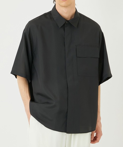 UNITED TOKYO（ユナイテッドトウキョウ）の「COLD DRY リップストップSSシャツ（シャツ/ブラウス・メンズ・ブラック/ダークグレー/ライトブルーグレー・1/2）」の2枚目の写真