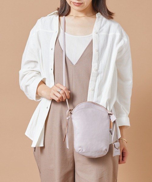 toleur（トーラ）の「【toleur】11813 カウレザーミニサコッシュバッグ ※（ショルダーバッグ・レディース・グレイッシュベージュ/ラベンダー/ブラック・FREE）」の3枚目の写真