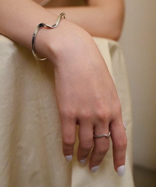 styiro(スタイロ)の「ニッケルフリー メタルラウンドバングル ブレスレット(バングル/リストバンド・レディース・その他4/その他1/その他2/その他3・FREE)」の5枚目の写真