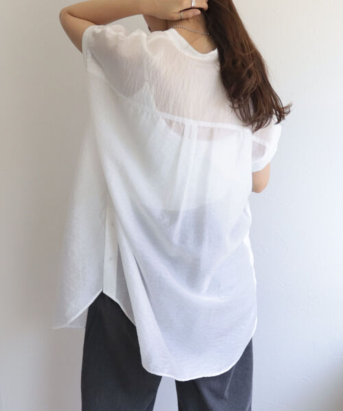 fredy emue（フレディエミュ）の「シアーバンドカラーフレンチシャツ（シャツ/ブラウス・レディース・オフホワイト/サックスブルー/ブラック/グレイッシュベージュ・38）」の19枚目の写真