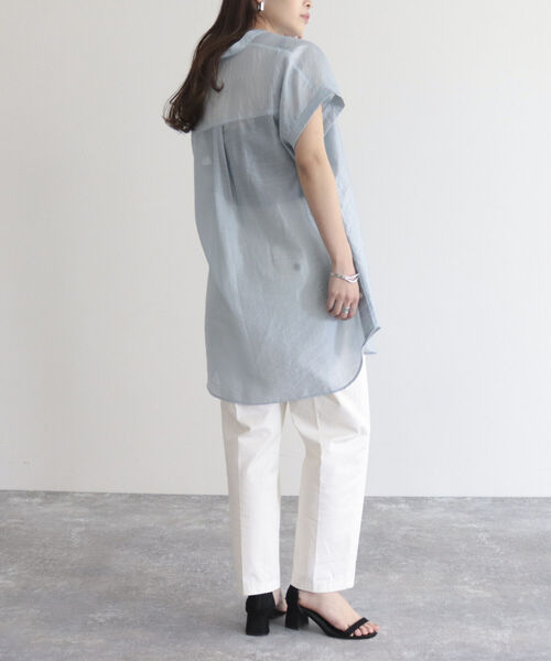 fredy emue（フレディエミュ）の「シアーバンドカラーフレンチシャツ（シャツ/ブラウス・レディース・オフホワイト/サックスブルー/ブラック/グレイッシュベージュ・38）」の20枚目の写真