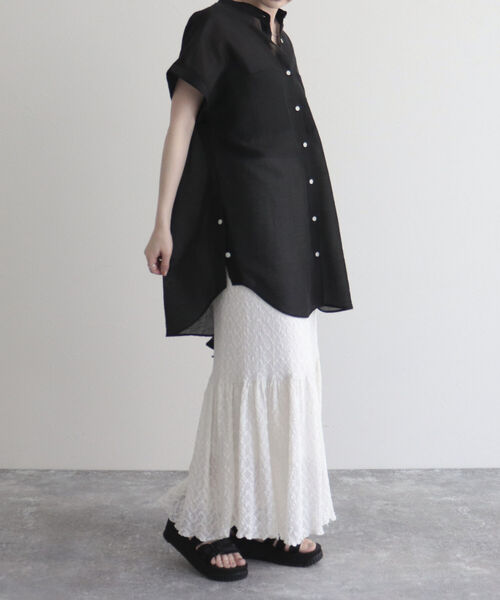 fredy emue（フレディエミュ）の「シアーバンドカラーフレンチシャツ（シャツ/ブラウス・レディース・オフホワイト/サックスブルー/ブラック/グレイッシュベージュ・38）」の8枚目の写真