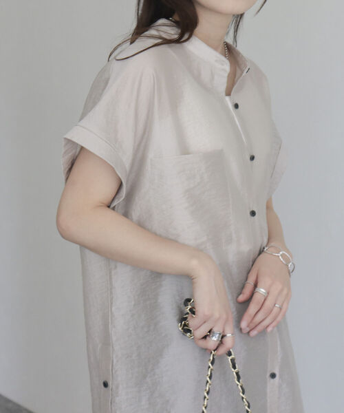 fredy emue（フレディエミュ）の「シアーバンドカラーフレンチシャツ（シャツ/ブラウス・レディース・オフホワイト/サックスブルー/ブラック/グレイッシュベージュ・38）」の16枚目の写真