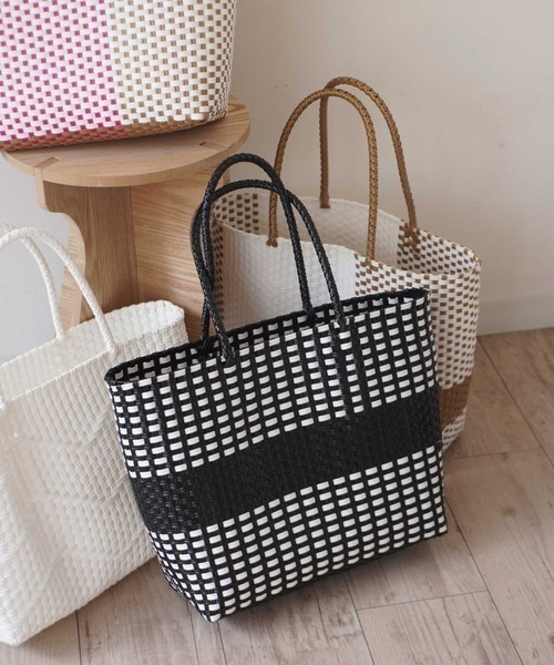 PRODUCTY WARRANTY（プロダクティワランティ）の「【Producty warranty】メルカドバック-M（かごバッグ・レディース・ブラック×ゴールド/ホワイト×ゴールド/ブラック系その他2/ブラック系その他3/ホワイト×ブルー/ブラック×ホワイト/ブラック系その他/ベージュ/ホワイト/ブラック・FREE）」の8枚目の写真