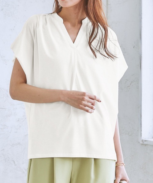 7days Life Styling（セブンデイズライフスタイリング）の「【ひんやり接触冷感】シルケット加工フレンチスリーブキーネックカットソートップス（脇シェード付）（Tシャツ/カットソー・レディース・ネイビー/ミント/オフホワイト/ライトベージュ/ラベンダー・L/LL/M/3L/S）」の2枚目の写真