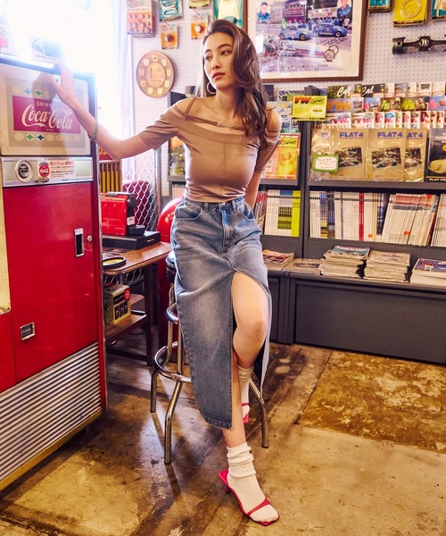 BLONDEY（ブロンディ）の「オフショルトップス（Tシャツ/カットソー