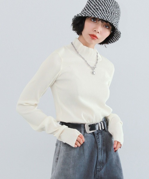 PAGEBOY（ページボーイ）の「クシュソデプリーツハイネック（Tシャツ/カットソー・レディース・ブラック/オフホワイト・FREE）」の2枚目の写真