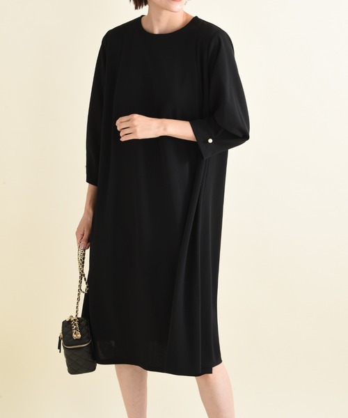 INTERPLANET（インタープラネット）の「カットジョーゼッバックプリーツワンピース（ワンピース・レディース・ピンク/ブラック/グレイッシュベージュ・FREE）」の4枚目の写真