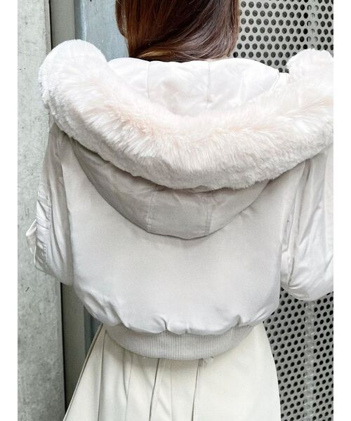 EATME（イートミー）の「ファイクファーフードブルゾン（ブルゾン・レディース・アイボリー/ブラック・FREE）」の13枚目の写真