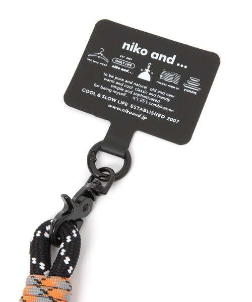niko and...(ニコアンド)の「オリジナルニコロゴハンドストラップ(スマホグッズ・レディース・ベージュ/ブラック/オレンジ/カーキ・0)」の5枚目の写真