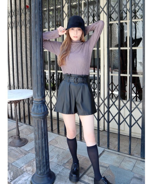 CECIL McBEE(セシルマクビー)の「ベルト付きフェイクレザーショートパンツ(その他パンツ・レディース・ブラック・MEDIUM/LARGE)」の6枚目の写真