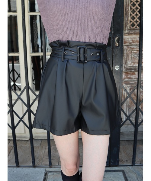 CECIL McBEE(セシルマクビー)の「ベルト付きフェイクレザーショートパンツ(その他パンツ・レディース・ブラック・MEDIUM/LARGE)」の5枚目の写真
