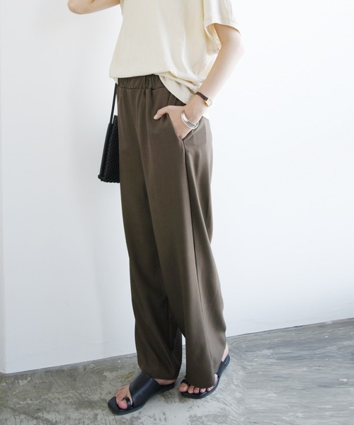 and it_（アンドイット）の「カラーワイドパンツ（その他パンツ・レディース・グレー/イエロー/アイボリー/モカ/ブラック/グレイッシュブルー/ダークオレンジ/ダークブラウン/ブラウン/モスグリーン・M2/LL1/L2/L1/M1/LL2）」の4枚目の写真