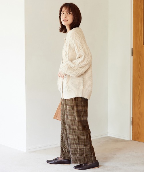 Viola e Viola(ヴィオラエヴィオラ)の「ゆるストレートチェックパンツ(その他パンツ・レディース・ブラック/ブラウン・LL/M/3L/L)」の5枚目の写真