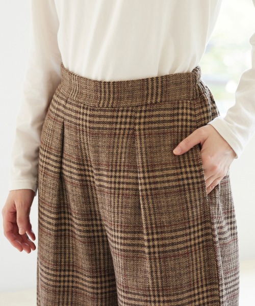 Viola e Viola(ヴィオラエヴィオラ)の「ゆるストレートチェックパンツ(その他パンツ・レディース・ブラック/ブラウン・LL/M/3L/L)」の7枚目の写真