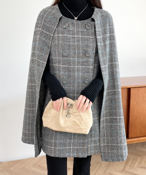 ABITOKYO（アビトーキョー）の「ダブルボタンケープフレアポンチョコート（ポンチョ・レディース・モカ/ベージュ/ブラック/ブラック系その他/ブラウン系その他・M/L）」の3枚目の写真