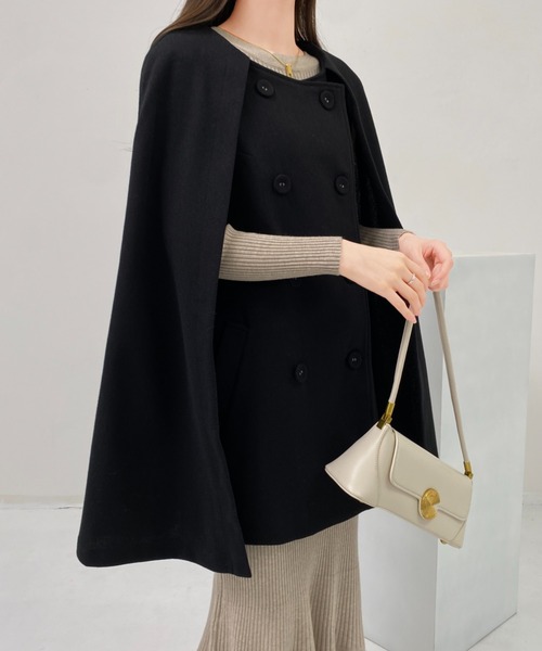 ABITOKYO（アビトーキョー）の「ダブルボタンケープフレアポンチョコート（ポンチョ・レディース・モカ/ベージュ/ブラック/ブラック系その他/ブラウン系その他・M/L）」の8枚目の写真