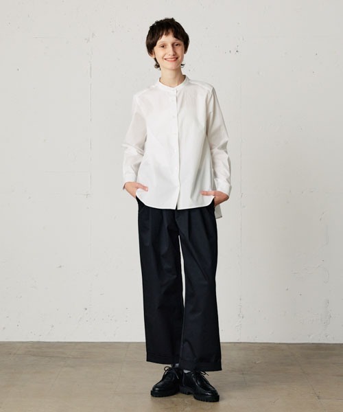 MidiUmi（ミディウミ）の「MidiUmi バンドカラーベーシックシャツ（シャツ/ブラウス・レディース・ブラウン/ブラック/チャコールグレー/オフホワイト・FREE）」の5枚目の写真