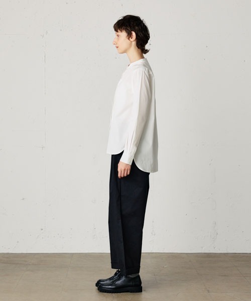 MidiUmi（ミディウミ）の「MidiUmi バンドカラーベーシックシャツ（シャツ/ブラウス・レディース・ブラウン/ブラック/チャコールグレー/オフホワイト・FREE）」の7枚目の写真