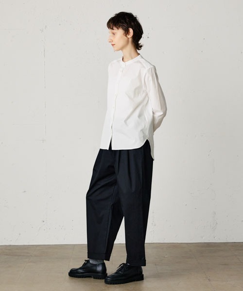 MidiUmi（ミディウミ）の「MidiUmi バンドカラーベーシックシャツ（シャツ/ブラウス・レディース・ブラウン/ブラック/チャコールグレー/オフホワイト・FREE）」の8枚目の写真