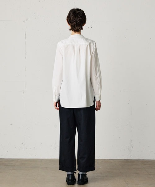 MidiUmi（ミディウミ）の「MidiUmi バンドカラーベーシックシャツ（シャツ/ブラウス・レディース・ブラウン/ブラック/チャコールグレー/オフホワイト・FREE）」の9枚目の写真