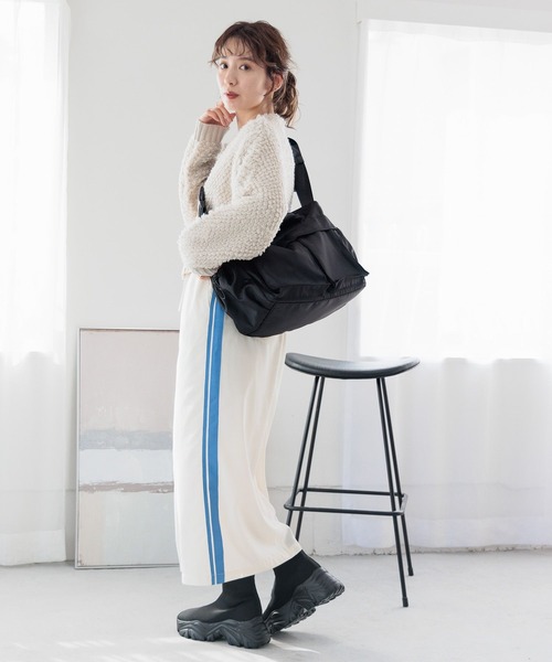 LEPSIM(レプシィム)の「10ポケットBIGショルダー 991678(ショルダーバッグ・レディース・グレー/ライム/ブラック・ONE SIZE)」の22枚目の写真