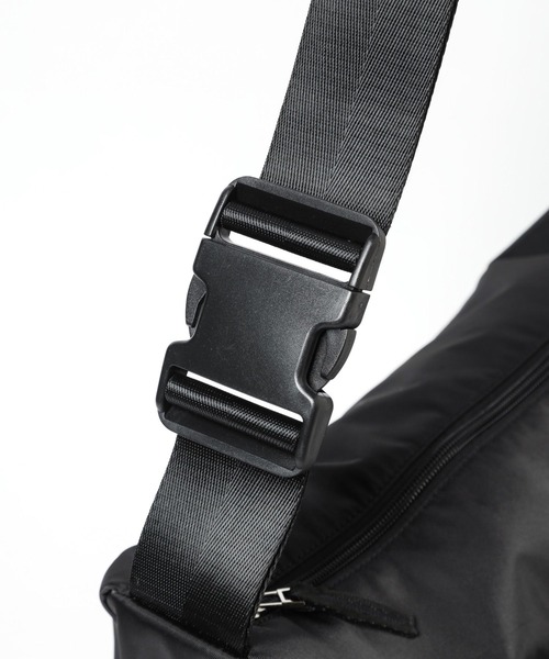 LEPSIM(レプシィム)の「10ポケットBIGショルダー 991678(ショルダーバッグ・レディース・グレー/ライム/ブラック・ONE SIZE)」の5枚目の写真