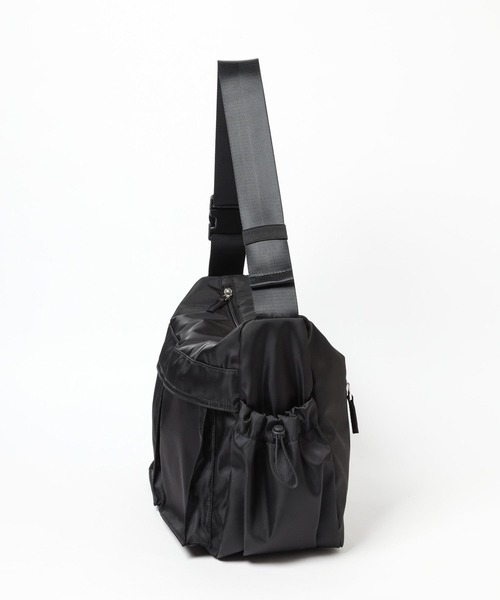 LEPSIM(レプシィム)の「10ポケットBIGショルダー 991678(ショルダーバッグ・レディース・グレー/ライム/ブラック・ONE SIZE)」の7枚目の写真