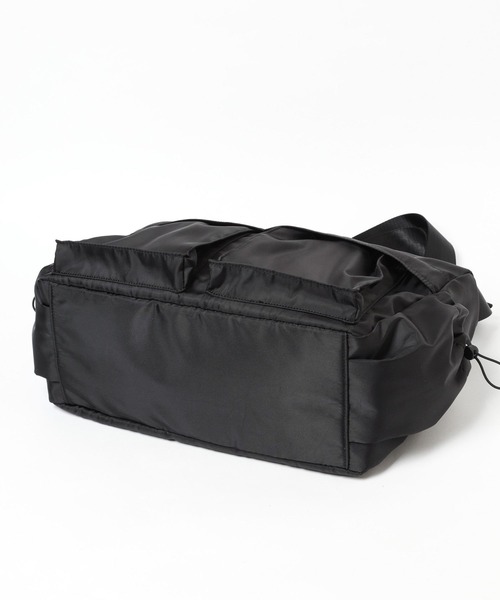 LEPSIM(レプシィム)の「10ポケットBIGショルダー 991678(ショルダーバッグ・レディース・グレー/ライム/ブラック・ONE SIZE)」の8枚目の写真