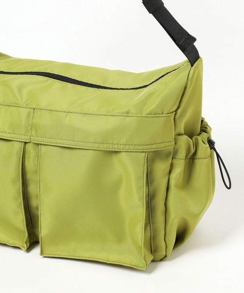 LEPSIM(レプシィム)の「10ポケットBIGショルダー 991678(ショルダーバッグ・レディース・グレー/ライム/ブラック・ONE SIZE)」の17枚目の写真