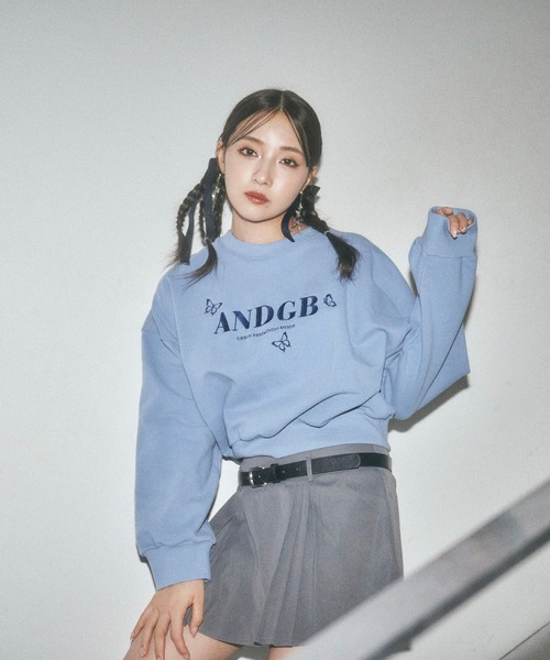 ANDGEEBEE（アンジービー）の「バタフライロゴ裏起毛スウェット（スウェット・レディース・アイボリー/ブルー・FREE）」の2枚目の写真