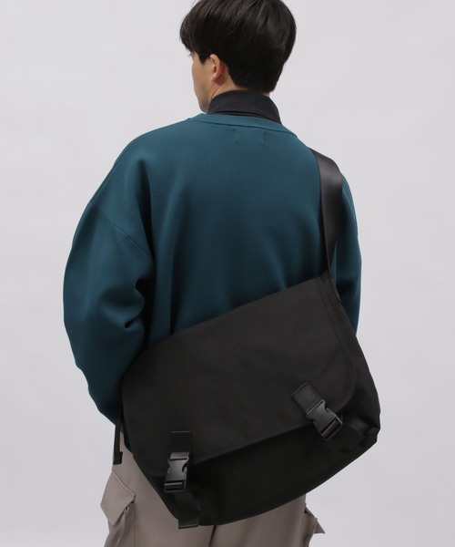 LAKOLE（ラコレ）の「ラージメッセンジャーBAG / 991660（メッセンジャーバッグ・メンズ・ブラック/ベージュ・FREE）」の3枚目の写真