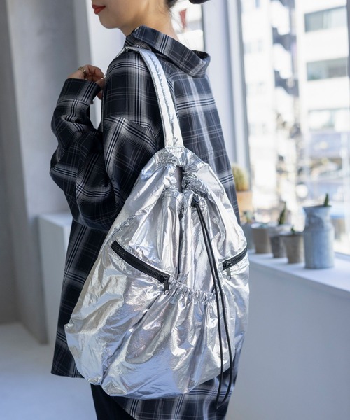 LEPSIM(レプシィム)の「ナイロンドロストワンショルダー 103812(ショルダーバッグ・レディース・アイボリー/ブラック/シルバー・ONE SIZE)」の3枚目の写真