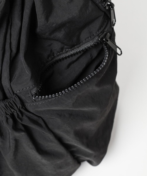 LEPSIM(レプシィム)の「ナイロンドロストワンショルダー 103812(ショルダーバッグ・レディース・アイボリー/ブラック/シルバー・ONE SIZE)」の13枚目の写真