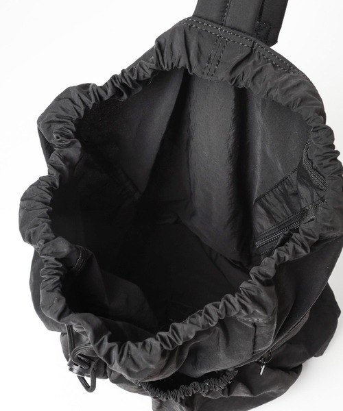 LEPSIM(レプシィム)の「ナイロンドロストワンショルダー 103812(ショルダーバッグ・レディース・アイボリー/ブラック/シルバー・ONE SIZE)」の8枚目の写真