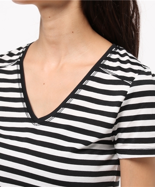 AZUL by moussy（アズールバイマウジー）の「TC天竺BCヨーク切替V/N半袖PO（Tシャツ/カットソー・レディース・カーキ系/ホワイト系その他/ブラック系その他/オフホワイト/ブラック/ネイビー/ブラックミックス・SMALL/LARGE/MEDIUM/X-SMALL/X-LARGE）」の12枚目の写真