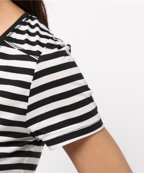 AZUL by moussy（アズールバイマウジー）の「TC天竺BCヨーク切替V/N半袖PO（Tシャツ/カットソー・レディース・カーキ系/ホワイト系その他/ブラック系その他/オフホワイト/ブラック/ネイビー/ブラックミックス・SMALL/LARGE/MEDIUM/X-SMALL/X-LARGE）」の13枚目の写真