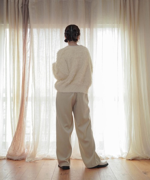 mimi toujours（ミミトゥジュール）の「センターシーム タック ワイド パンツ mimi toujours×itsPeachi（その他パンツ・レディース・ベージュ/スミクロ・M）」の4枚目の写真