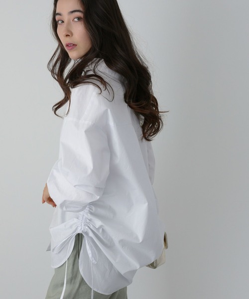 saloon(サルーン)の「SALOON(サルーン)/ サイドリボンシャツ【洗濯機洗い可】(シャツ/ブラウス・レディース・ホワイト/ホワイト系その他/ブルー系その他/ライトブルー・FREE)」の2枚目の写真