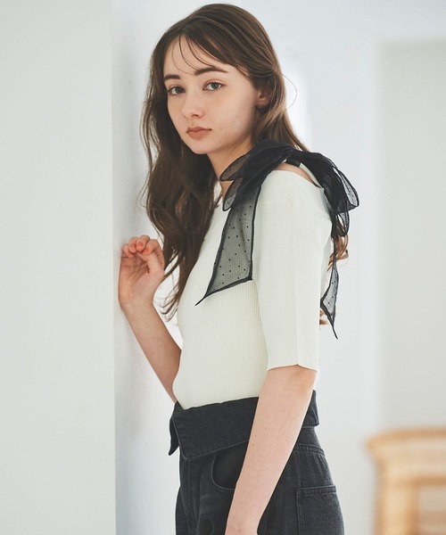 31 Sons de mode（トランテアン　ソン　ドゥ　モード）の「リボン付きオフショルリブニット（ニット/セーター・レディース・ブラック/ライトグリーン/イエロー/オフホワイト・36）」の5枚目の写真