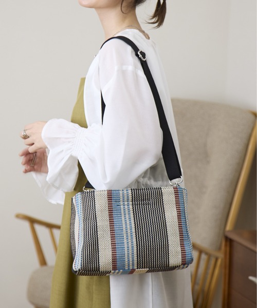 LEPSIM(レプシィム)の「マルチストライプ2WAYバッグ 110678(ショルダーバッグ・レディース・ブルー/アイボリー/ブラウン・ONE SIZE)」の3枚目の写真