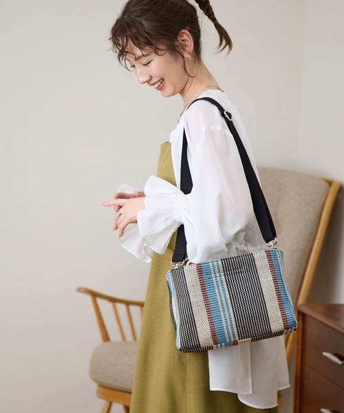 LEPSIM(レプシィム)の「マルチストライプ2WAYバッグ 110678(ショルダーバッグ・レディース・ブルー/アイボリー/ブラウン・ONE SIZE)」の22枚目の写真