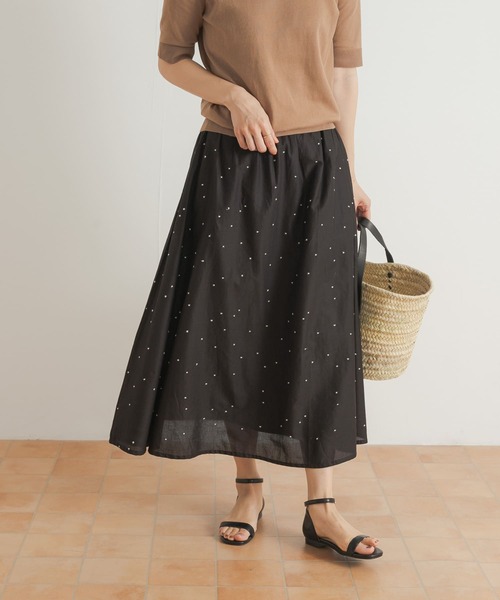 URBAN RESEARCH DOORS(アーバンリサーチドアーズ)の「刺繍ドットフレアロングスカート(スカート・レディース・ブラック・MEDIUM)」の8枚目の写真