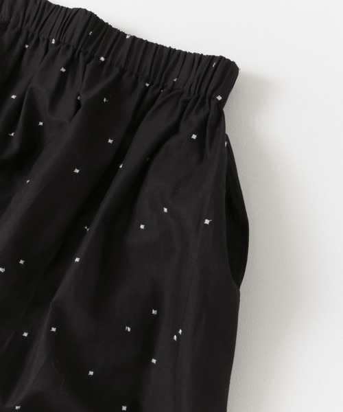URBAN RESEARCH DOORS(アーバンリサーチドアーズ)の「刺繍ドットフレアロングスカート(スカート・レディース・ブラック・MEDIUM)」の18枚目の写真