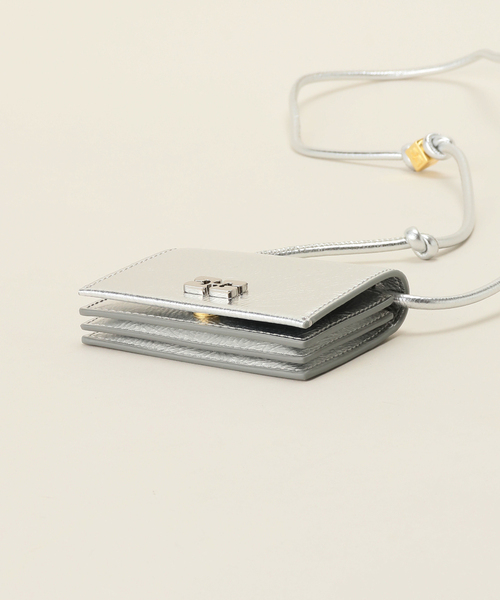 GANNI(ガニー)の「【GANNI/ガニー】Bou Wallet On Strap Metallic A5719(財布・レディース・ガンメタ・FREE)」の6枚目の写真