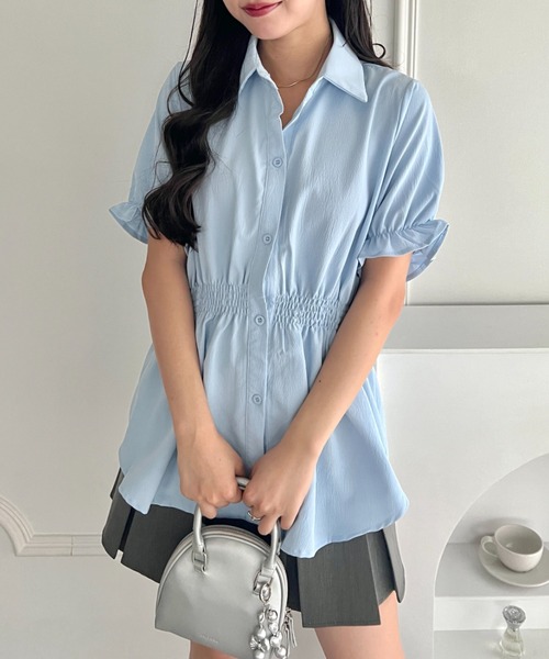 Loueme(ルエム)の「ウエストギャザーチュニックシャツワンピース(シャツワンピース・レディース・ブラック/アイボリー/ライトブルー・FREE)」の2枚目の写真