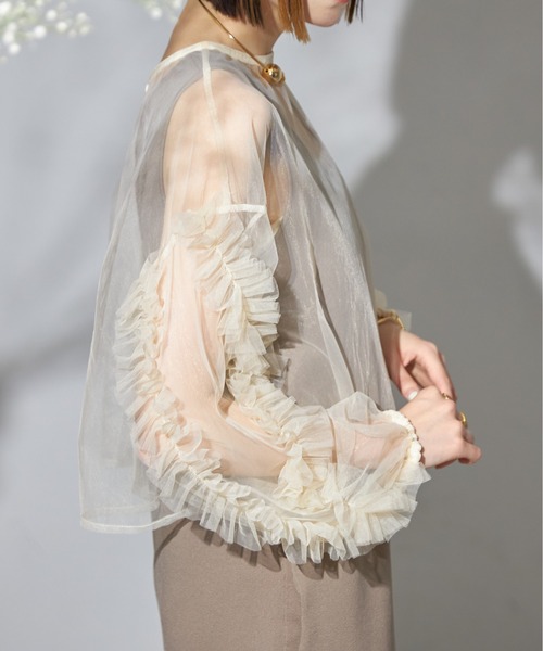 each（イーチ）の「【前後2WAY】袖フリルチュールブラウス（シャツ/ブラウス・レディース・グレイッシュベージュ/ブラック/アイボリー・FREE）」の11枚目の写真