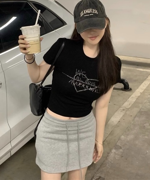 LADY LIKE（レディライク）の「【新色追加】ラインストーンハートロゴコンパクトTシャツ（Tシャツ/カットソー・レディース・ブラック/ホワイト/レッド/チャコールグレー・M）」の12枚目の写真