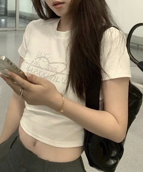 LADY LIKE（レディライク）の「【新色追加】ラインストーンハートロゴコンパクトTシャツ（Tシャツ/カットソー・レディース・ブラック/ホワイト/レッド/チャコールグレー・M）」の18枚目の写真